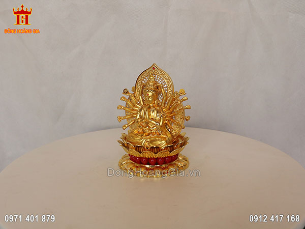 Gia chủ cũng có thể đặt một bức tượng Phật nhỏ trên bàn học của con bởi Đức Phật từ bi sẽ bao bọc các con, giúp các con thông minh, sáng láng và bình an trong lòng